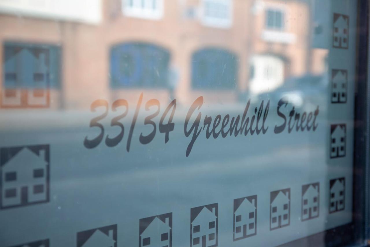 Modern Townhouse Apartment With Free Parking And Wifi ستارتفورد أبون آفون المظهر الخارجي الصورة