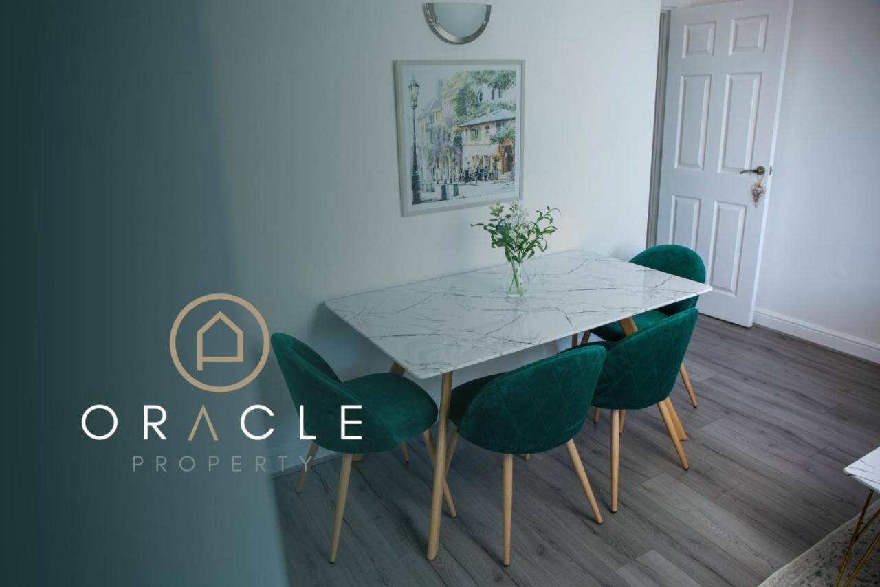 Modern Townhouse Apartment With Free Parking And Wifi ستارتفورد أبون آفون المظهر الخارجي الصورة